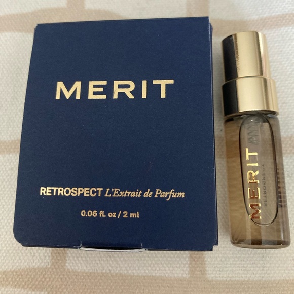 ✨Merit Retrospect L’Extrait de Parfum, 2ml✨ - Picture 1 of 4